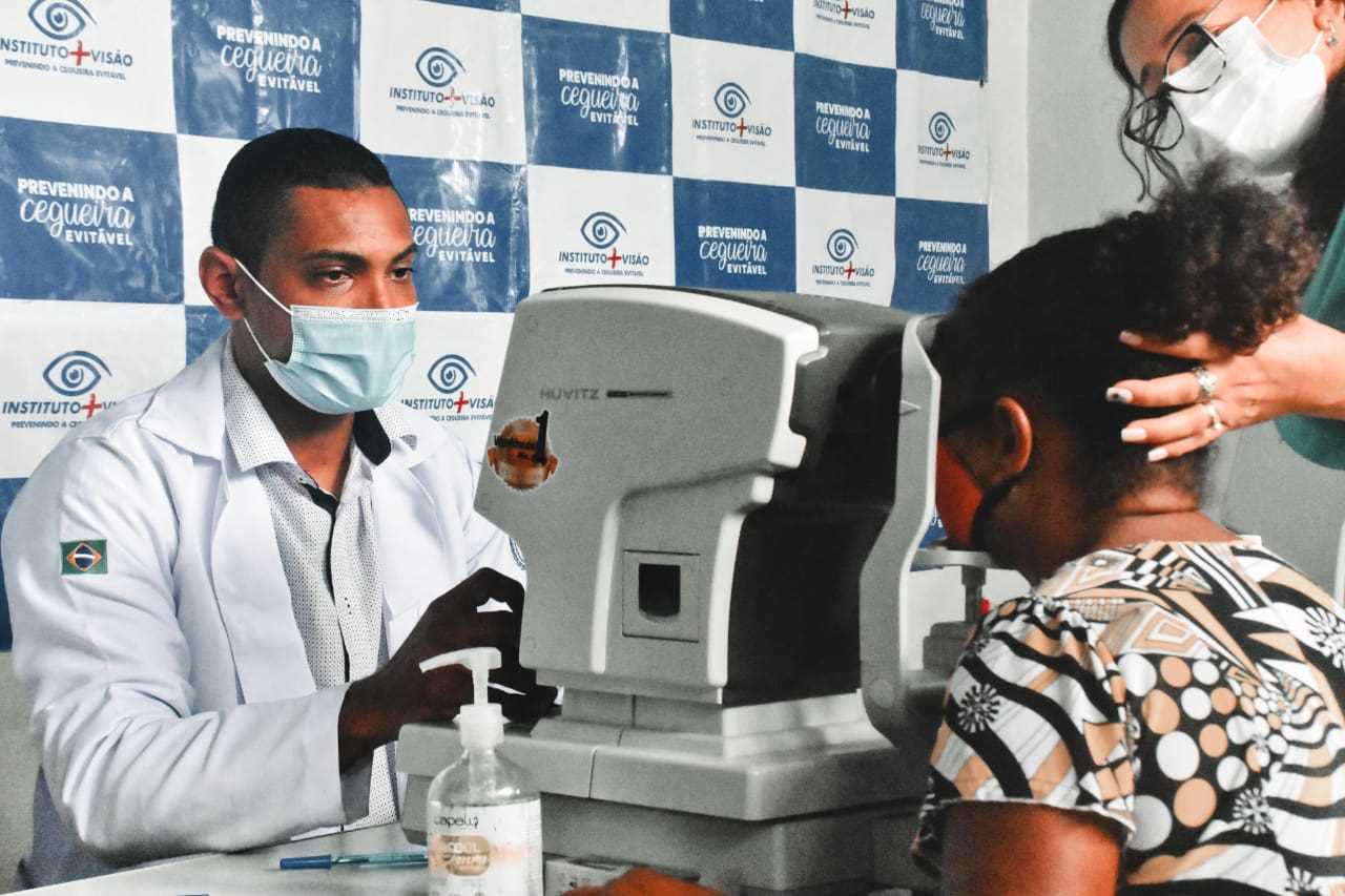 Camacã: Prefeitura em parceria com o Instituto Mais Visão realiza cerca de 1.200 exames de vista